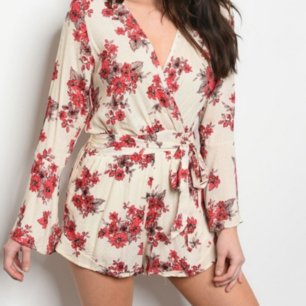 🔥NWOT Floral Romper
